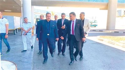 رئيس المصرية للمطارات يتفقد حركة التشغيل في زيارة مفاجئة لمطار برج العرب الدولى