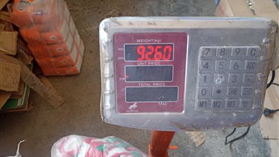 ضبط كمية من السكر المخالف للوزن في حملة تموينية بحى شرق أسيوط