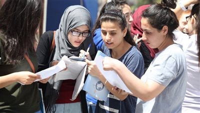 طلاب الشُعبتين العلمية والأدبية يؤكدون سهولة الفيزياء والتاريخ