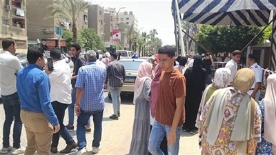 فرحة طلاب الثانوية العامة ببني سويف بسهولة الفيزياء والتاريخ 