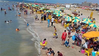 استمرار توافد الزائرين على شواطئ رأس البر رابع أيام العيد 