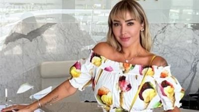 جويل مردينيان فى عمر العشرين بمينى جيب مثير (صور)