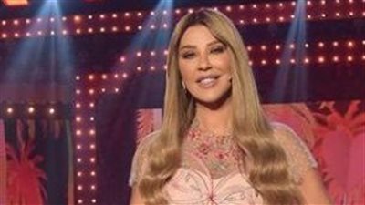 كارلا حداد على خطى عارضات الأزياء بصيحة الجينز والهاى ويست (صور)