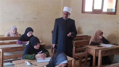 وكيل قطاع المعاهد الأزهرية يتفقد امتحانات الثانوية الأزهرية بسوهاج
