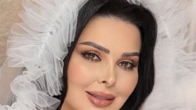 ديانا كرزون تحتفل بطفلها الثاني بإطلالة حرير .. صور