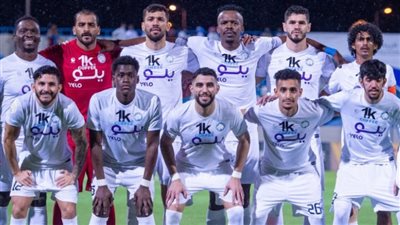 أحمد مصطفي على مقاعد بدلاء الأخدود ضد الرائد بالدوري السعودي