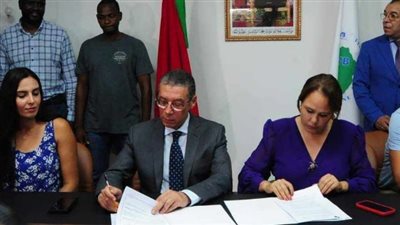 قمر يوقع عقود استضافة مصر لبطولة أمم أفريقيا للكرة الطائرة