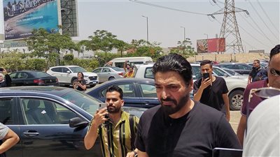 حميد الشاعري يشارك في جنازة علاء عبد الخالق 