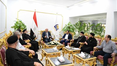 وكيل مطرانية نجع حمادي يزور ديوان قنا للتهنئة بعيد الأضحي 