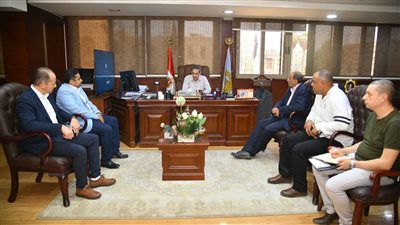 محافظ الغربية يجتمع بمسؤلي المرافق لمناقشة خطة تطوير المحلة الكبرى 
