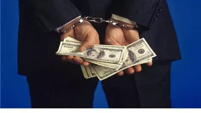 التحقيق فى بلاغات تتهم موظفًا بأحد البنوك بالاستيلاء على أموال العملاء