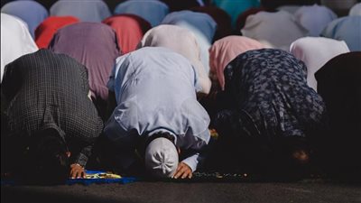 فضل التبكير في الذهاب إلى المساجد وانتظار الصلاة