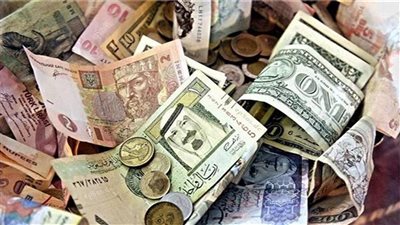 الدينار الكويتي بـ 100.41 جنيه.. أسعار العملات العربية اليوم 