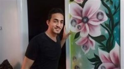واتس آب الوفد.. شاب يحول البيض والشاى إلى لوحات فنية