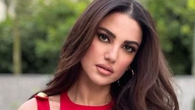 درة زروق تعكس شباب روحها بـ هوت شورت لافت