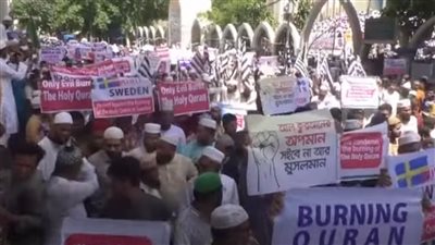 الآلاف يتظاهرون في بنغلاديش ضد حرق القرآن (فيديو) 
