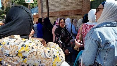 طلاب الثانوية العامة تبدى فرحتها بسهولة الجيولوجيا بالإسكندرية 