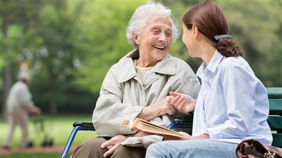 كن لطيفًا.. نصائح ذهبية للتعامل مع مريض الزهايمر والخرف