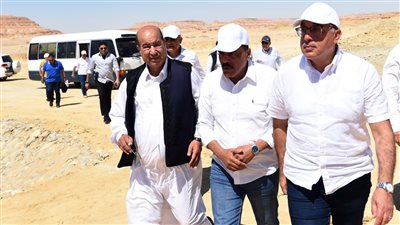  رئيس الوزراء يصل سيوة ويتفقد مكونات مشروع تطوير منظومة إدارة الري والصرف 