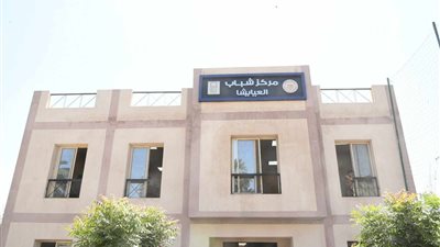 محافظ قنا يشهد التشغيل التجريبي لمركز شباب العيايشا