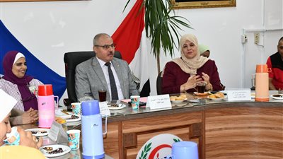 رئيس جامعة القناة يُشارك في اجتماع مجلس كلية التمريض 