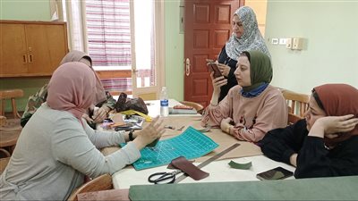  الشباب والرياضة تواصل تدريب الفتيات على الحرف اليدوية بالغربية