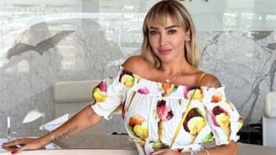  جويل مردينيان تشبه عارضات الأزياء بالأسود الجريء