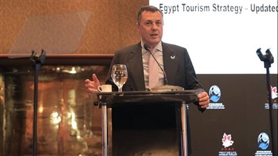 وزير السياحة: يتم متابعة أعداد السائحين الوافدين إلى مصر بشكل أسبوعي