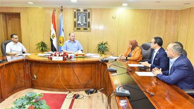 محافظ أسيوط يلتقى شباب مؤسسة 