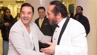 علي الحجار: مدحت صالح تلميذ أبويا (فيديو)