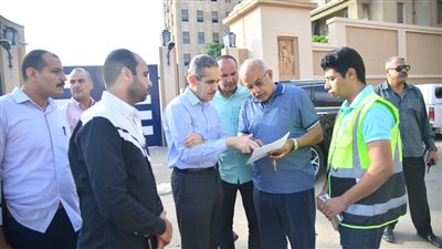 محافظ الغربية يتفقد رصف شارع البحر بالمحلة وكورنيش سمنود 