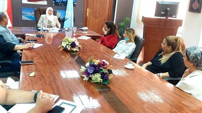 نائب محافظ القاهرة تبحث سبل دعم وتوفير فرص العمل لسيدات مدينة الأسمرات