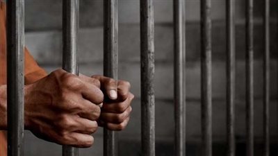 أوهمها بالزواج وصورها عارية.. السجن 3 سنوات لعامل ابتز حبيبته بأسيوط 