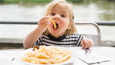 ماذا يحدث للجسم عند أكل البطاطس يوميًا؟.. طبيب يكشف مفاجأة