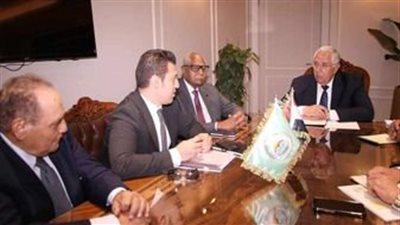  وزير الزراعة يبحث تعزيز الاستثمارات مع مسؤولي الشركات الليبية
