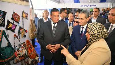 وزير التنمية المحلية ومحافظ الغربية يفتتحان معرض صنع في الغربية