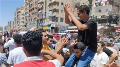 شماريخ ورقص وزغاريد احتفالات طلاب الثانوية العامة بالإسكندرية 