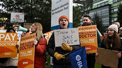 إضراب الأطباء يشل حركة الخدمات الصحية في بريطانيا