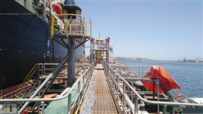 نجاح خدمة تموين سفينة حاويات بميناء غرب بورسعيد