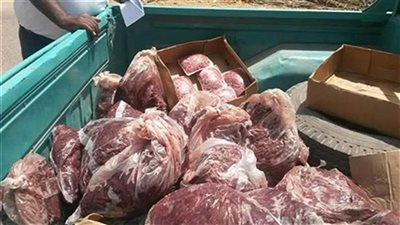 ضبط لحوم ودقيق مجهولة المصدر بشبرا مصر 