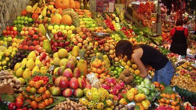 مفاجأة في أسعار الفاكهة اليوم الجمعة بالأسواق 