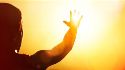 روشتة للوقاية من ضربات الشمس ومخاطر الرياح المحملة بالأتربة