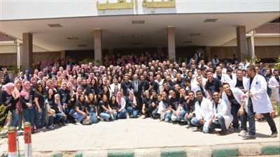 عميد طب أسيوط يكشف سر رسوب 60% من طلاب الفلاقة الأولى (فيديو)