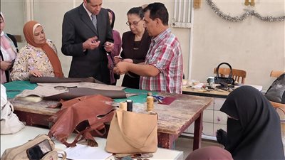 وزارة العمل تفتتح دورة تدريبية لتصنيع الجلود لشباب الإسكندرية
