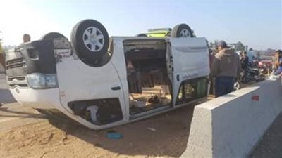 بالأسماء.. إصابة 17 شخصًا في انقلاب سيارة ميكروباص بطريق العلمين
