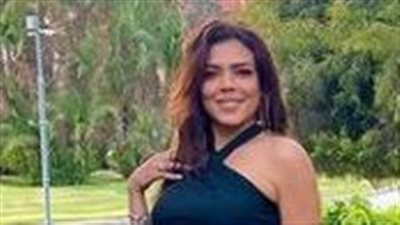 ناهد السباعي تثير الجدل بالبشكير المكشوف