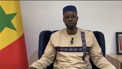 أنصار المعارضة في السنغال يقرعون القدور بسبب سونكو 