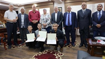 مياه القاهرة: تكريم أوائل المدرسة الثانوية الفنية لتكنلوجيا المياه والصرف الصحى بمسطرد