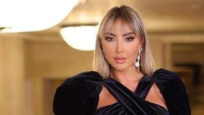 جويل ماردينيان تتألق بصيحة الكورسيه المثير (صور)