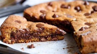 اصنعي كيكة الكوكيز بخطوات بسيطة